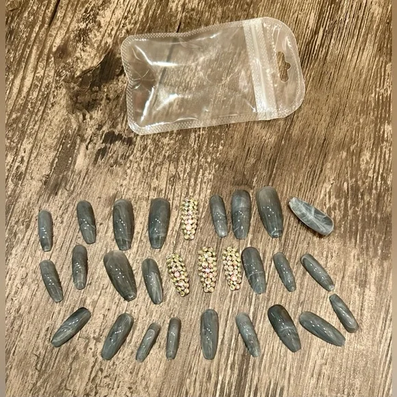 NEW KISS & CLAWS Press-On Nails (Long Voguish, Extra Long, Nude) - 8 Packs - Picture 8 of 8